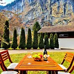 Bellevue Beautiful Waterfall View Private Garden & Free Parking Lauterbrunnen