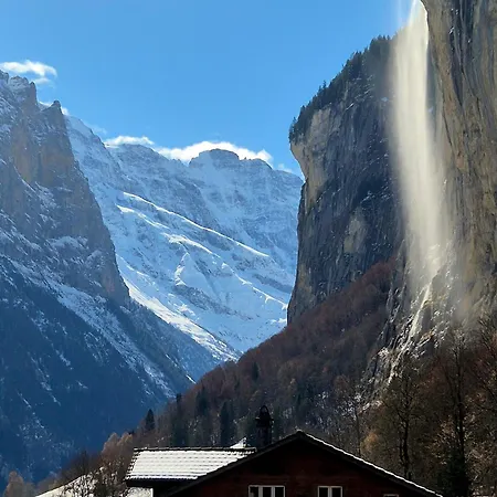 Bellevue Beautiful Waterfall View And Garden Daire