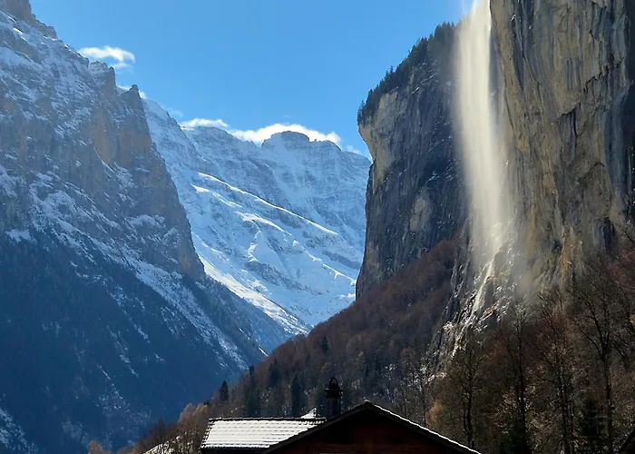 Bellevue Beautiful Waterfall View And Garden Daire